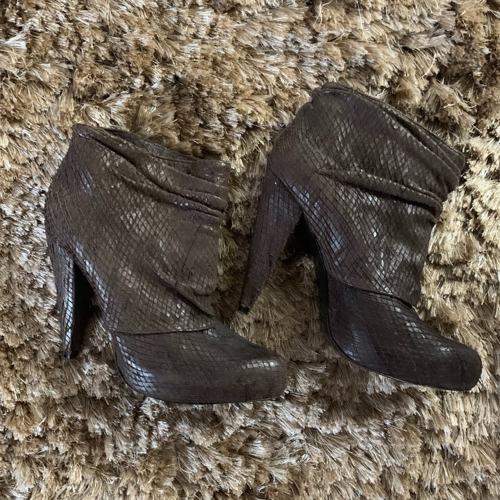 - ELIZABETH AND JAMES LEATHER SLIP ON BOOTS -